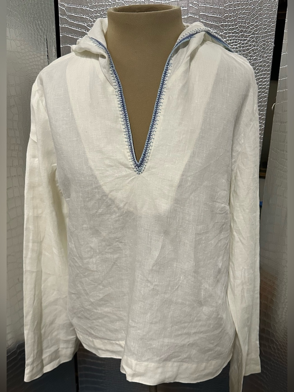 Banana Republic Cream Linen Top with Navy Stitching